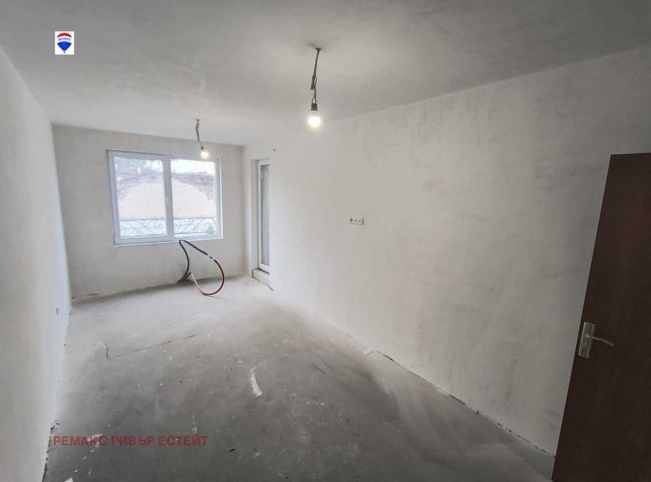 Продава се Тристаен апартамент в Русе, Център - 102 кв.м за 1588 €/кв.м - Снимка #4