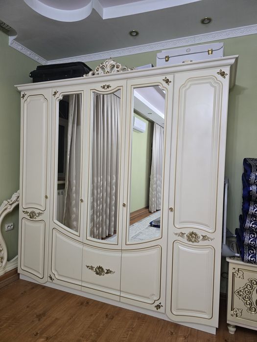 Продам комплект мебели