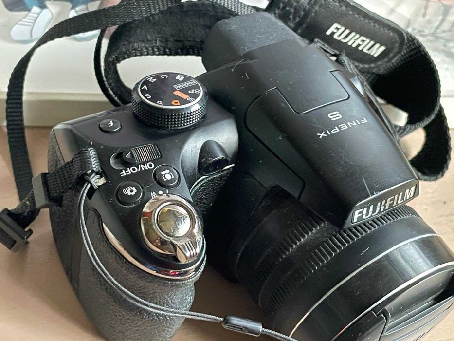 Aparat foto Fujifilm FinePix S4200 Black impecabil + card de memeori 8GB