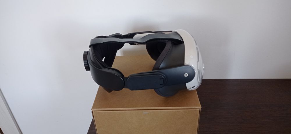Meta Quest 3 с доп. креплением и чехлами