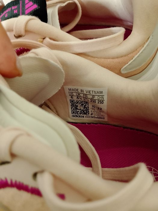 Adidas кроссовки женские