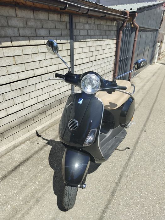 Scuter Piaggio Vespa LX50
