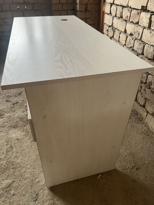 Стол для офисных работ