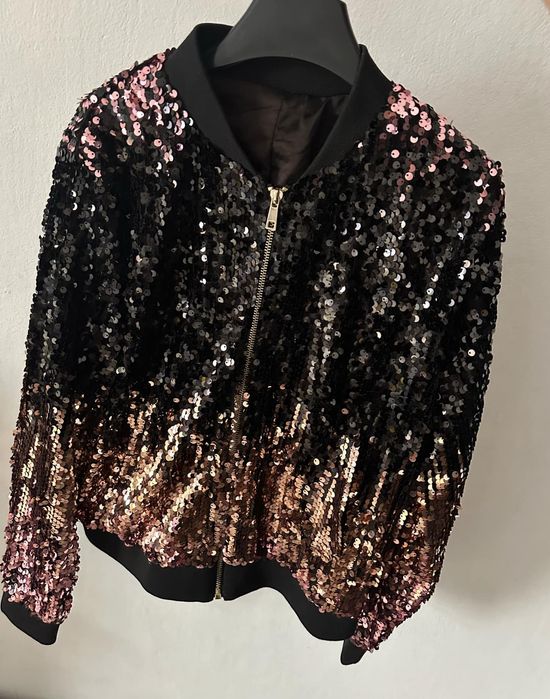 Яке - бомбър с пайети