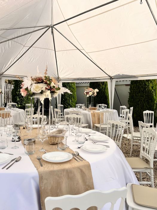 Corturi de închiriat