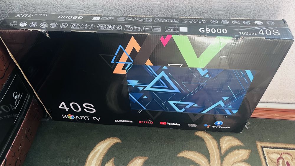 Телевизор G9000 40S Smart TV.