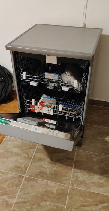 Vând mașina de spălat vase urgent