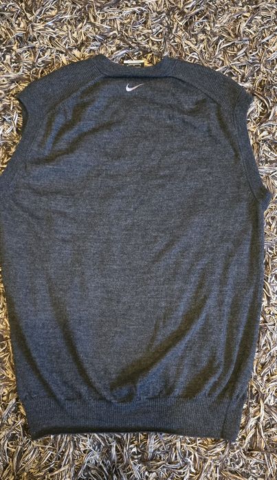 Vesta Nike Golf Tour Performance