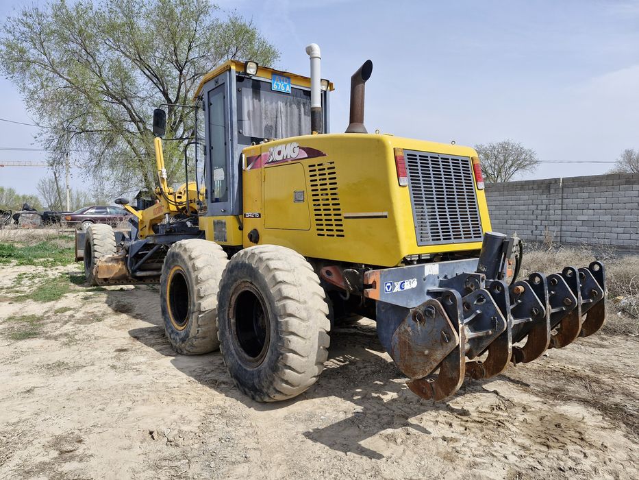 Продам автогрейдер XCMG 215G