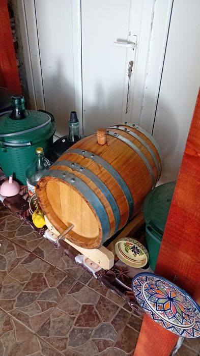 Butoi 50l salcâm tuica ,vin alb