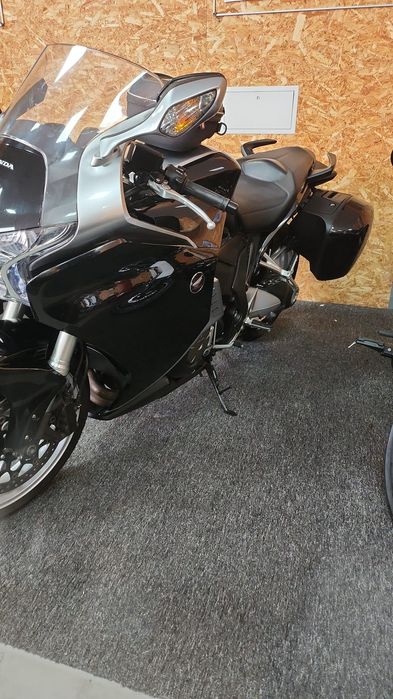 Honda vfr1200f black