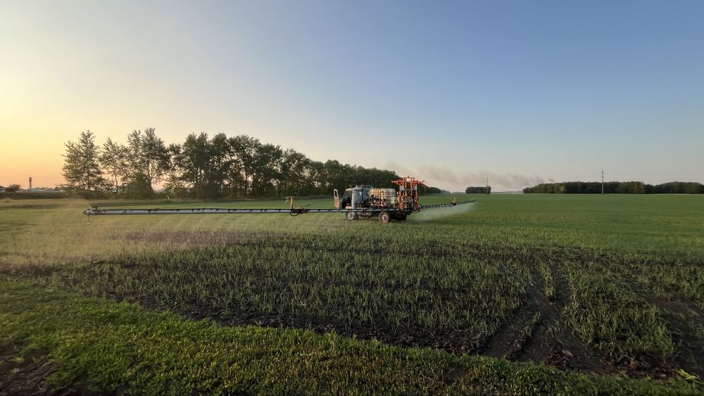 Услуги опрыскивателя AVAGRO