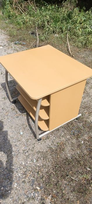 Продам стол компьютерный