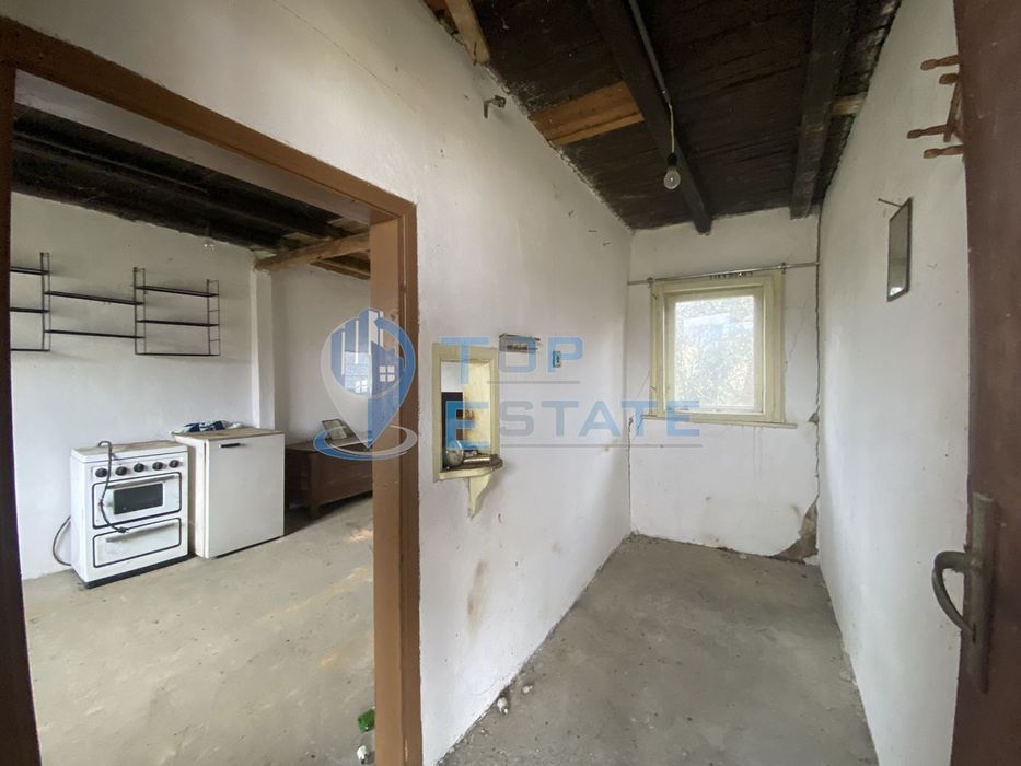 Едноетажна къща в село Камещица, област Габрово.