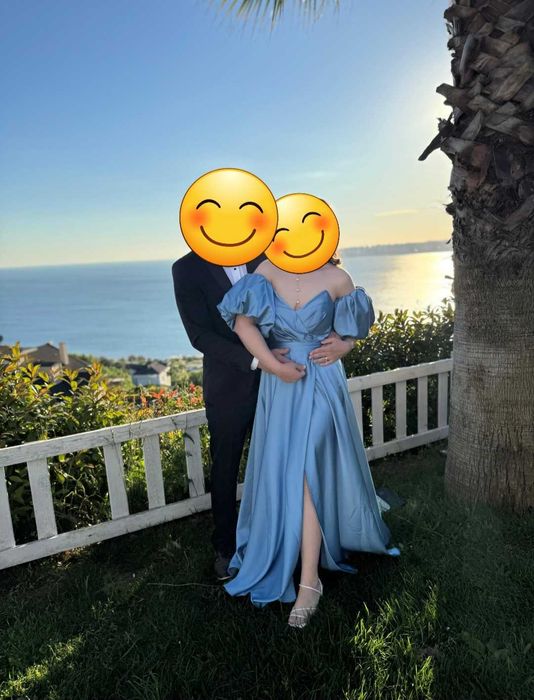 Елегантна рокля от сатен