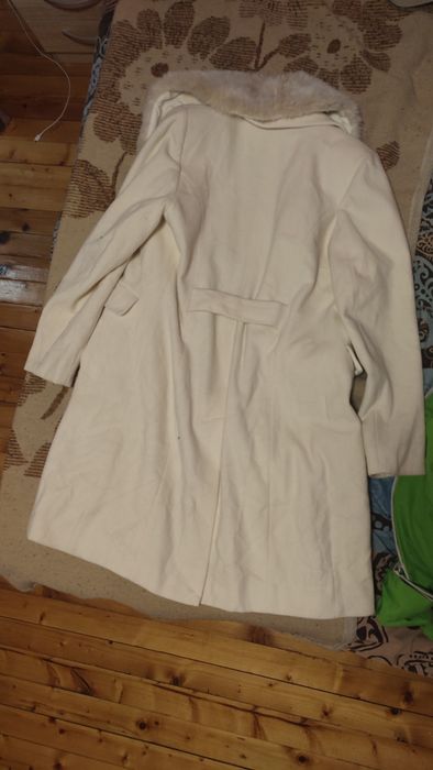 Бяло  Пухено Палто