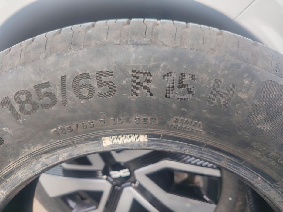 Vând cauciucuri 185 65 r15 continental ecocontact 6