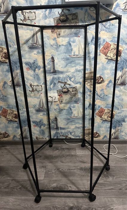 Вешалка на колёсах,для вещей