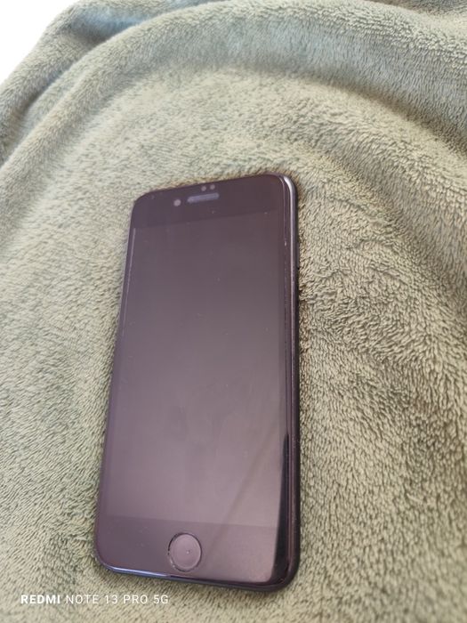 Телефон iphone SE 64GB