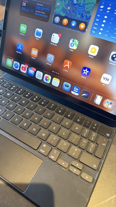 iPad Pro M1 2021 3rd Gen 256GB Magic Keyboard