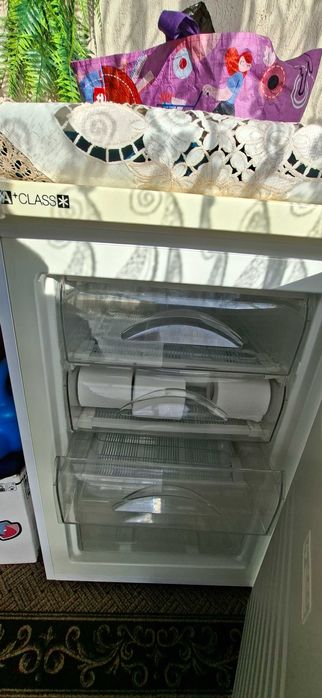 Vand combina frigorifica INDESIT