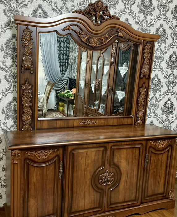 Продается китайский комод с зеркалом + горка (витрина]