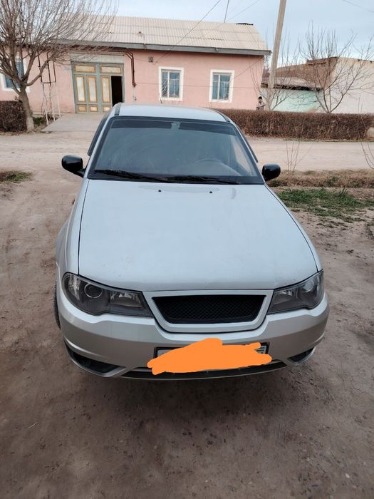 Nexia 2 1.6 sotiladi