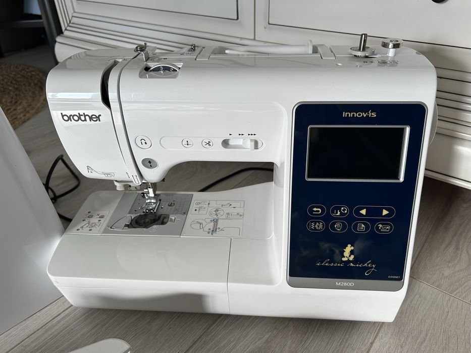 Masina de cusut si brodat brother M280D