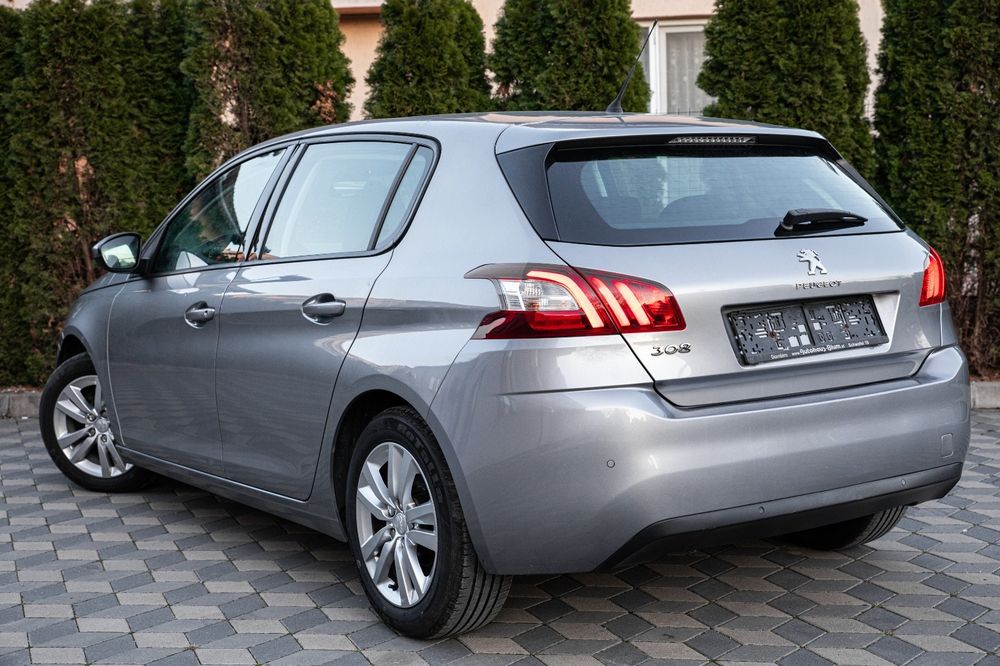 ~Peugeot 308~An 2014~1.2 Benzina~Km 115000~Euro 5
