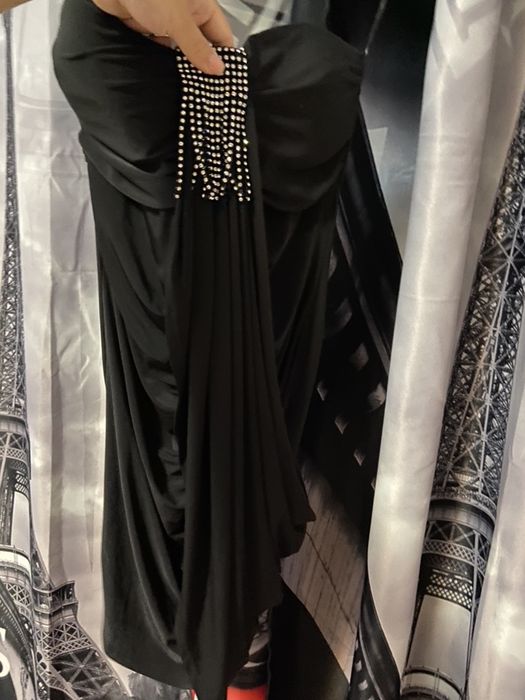 Rochie neagra cu spatele gol