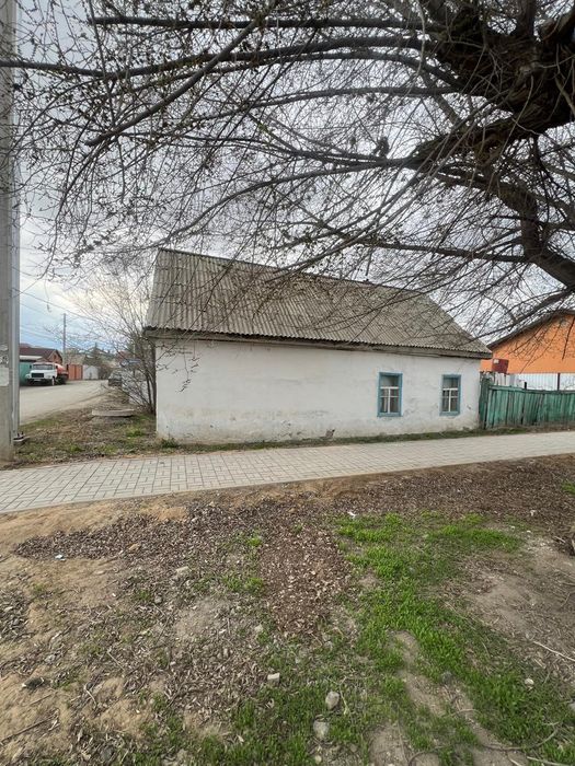 Сдам на долгиц срок Дом  8 мкр.