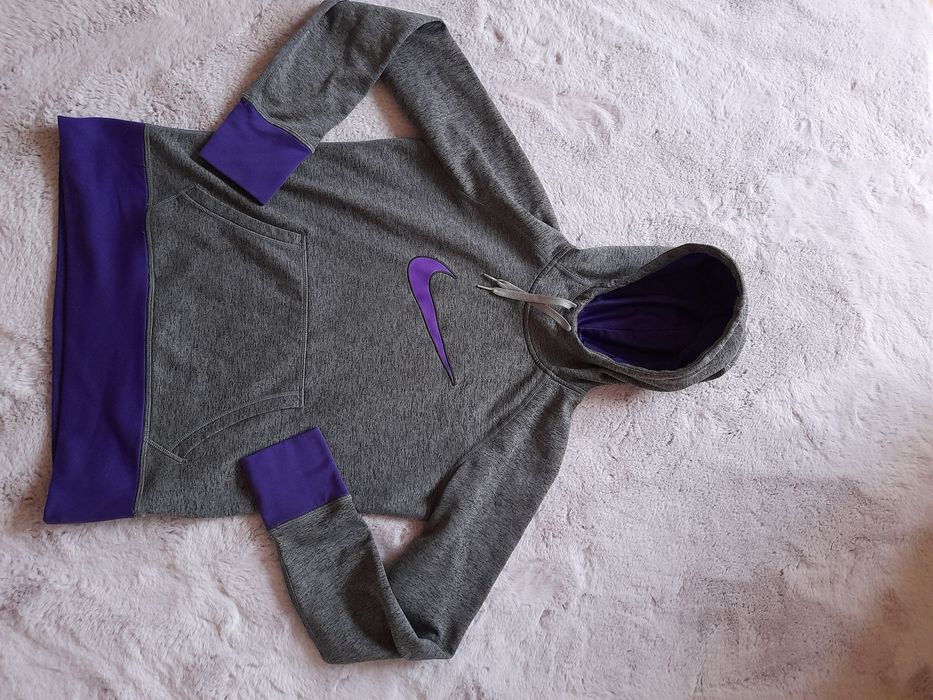 Nike дамски Суичъри S- M размер 2броя.