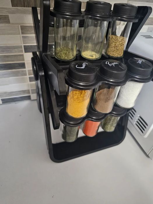 Organizator Rotativ pentru Condimente – 18 recipiente – Negru