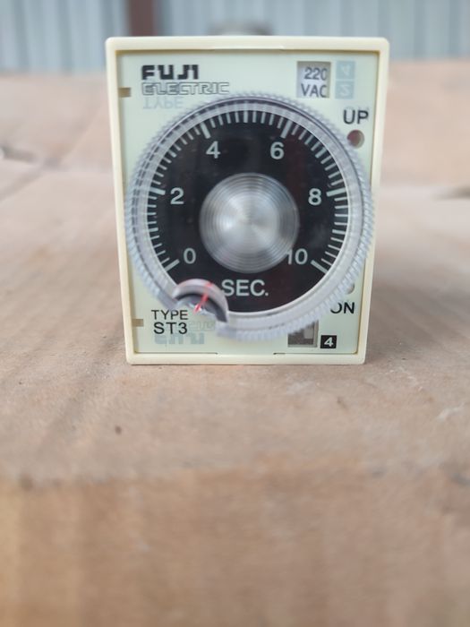 Продается реле времени разные