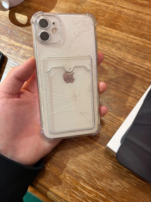 Продам iphone 11 64 гб 73акб есть торг ватсап пишите