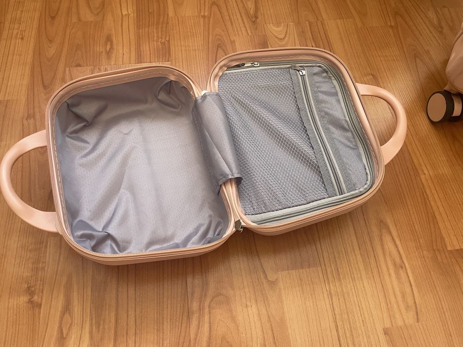 Чемодан + бьюти-кейс (комплект)