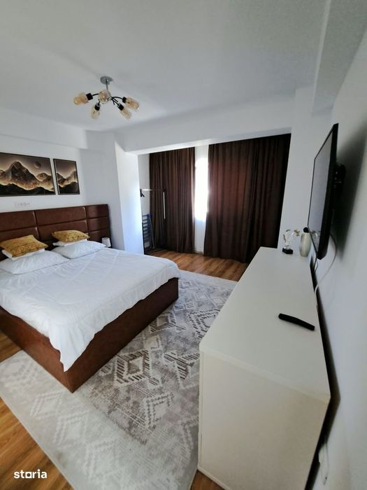 Apartament cu 3 camere semidecomandate, Centru