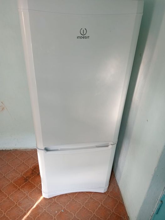 Холодильник indesit