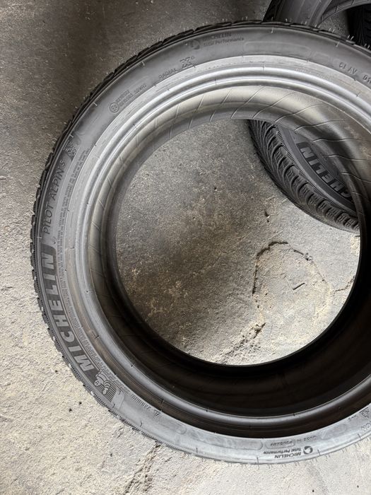 4 anvelope iarna 235/40/19 , 96 W , Michelin , 5.5-6.5 mm !