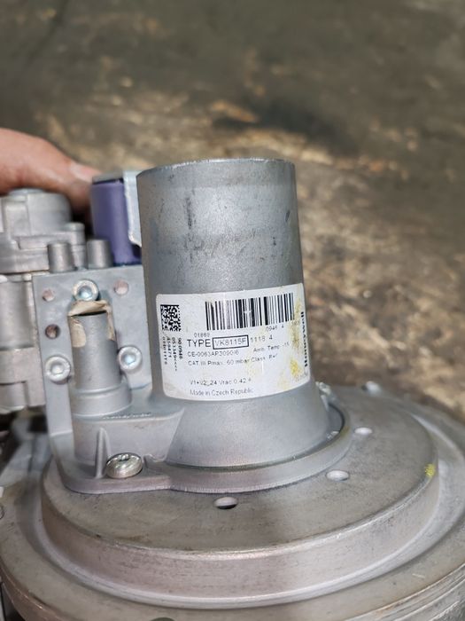 Ventilator centrala termica ebm papst RG130 cu vana gaz honeywell