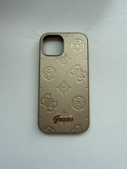 Продавам калъф за iphone 15 - Guess