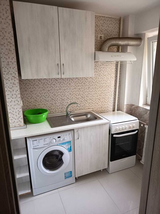 Proprietar inchiriez garsoniera ultramoderna-Piata Minis