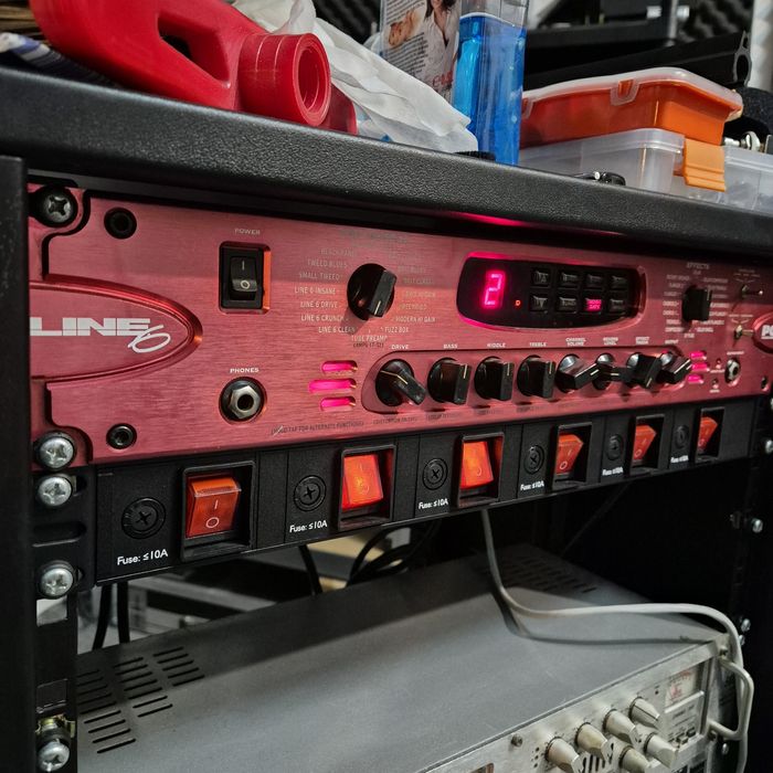 Line6 POD PRO Rack cu Line6 Floor Board