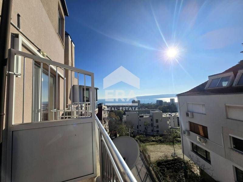 Двустаен обзаведен апартамент под наем, с югозападно изложение и морск