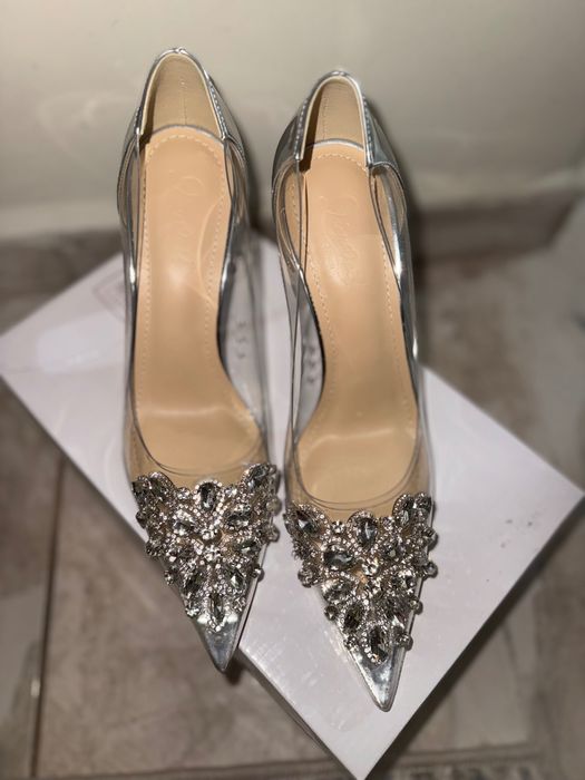 Елегантни обувки на ток