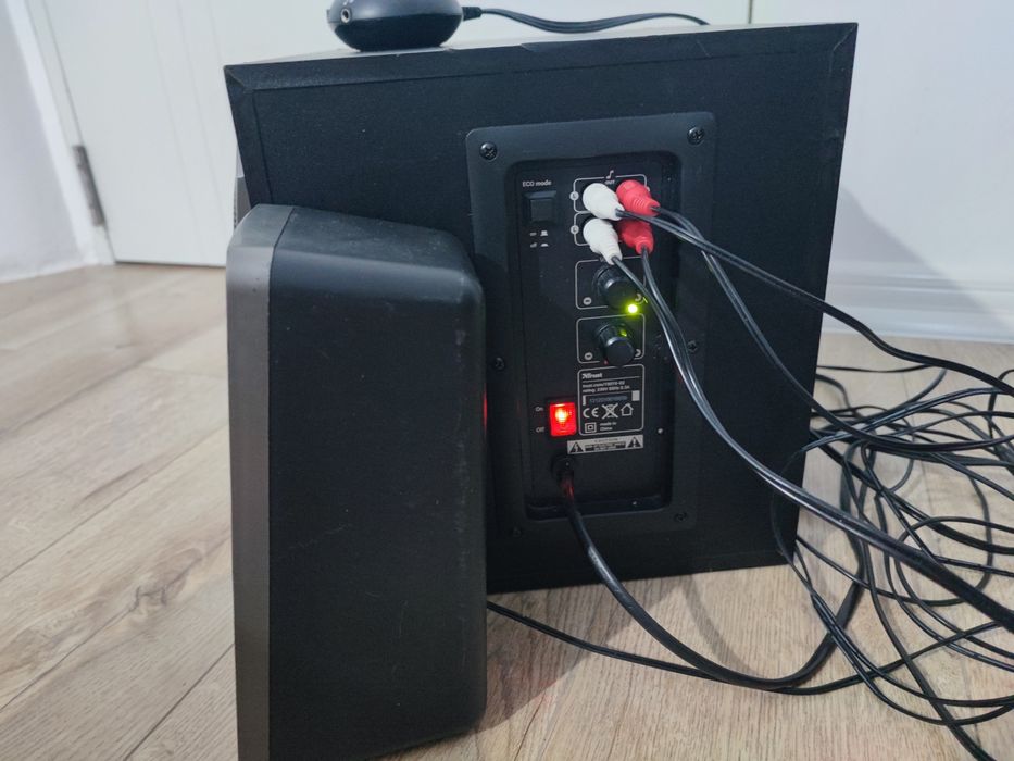 Subwoofer Trust si 2 sateliti