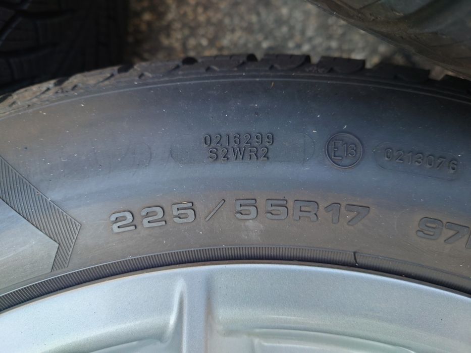 Vând jante originale cu cauciucuri iarna BMW G30 seria 5,225/55/17