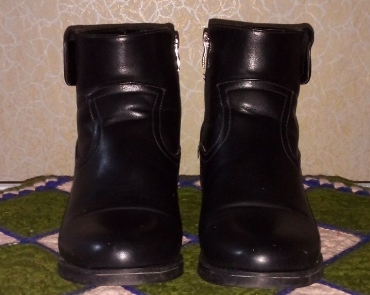 Полусапожки женские.