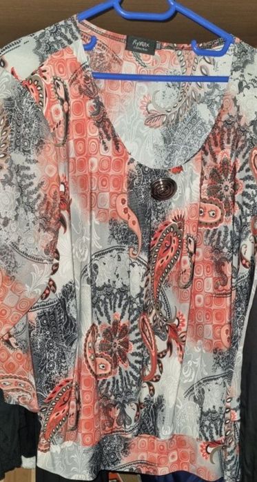 Vând cardigan cu eticheta