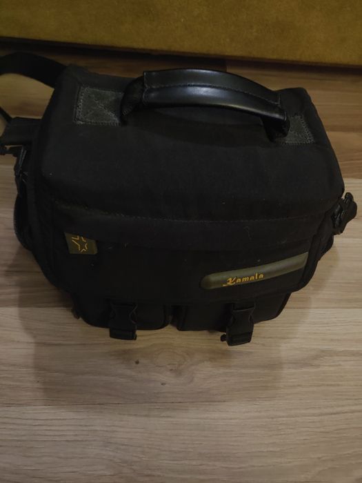 Vând urgent Nikon D40 + obiective